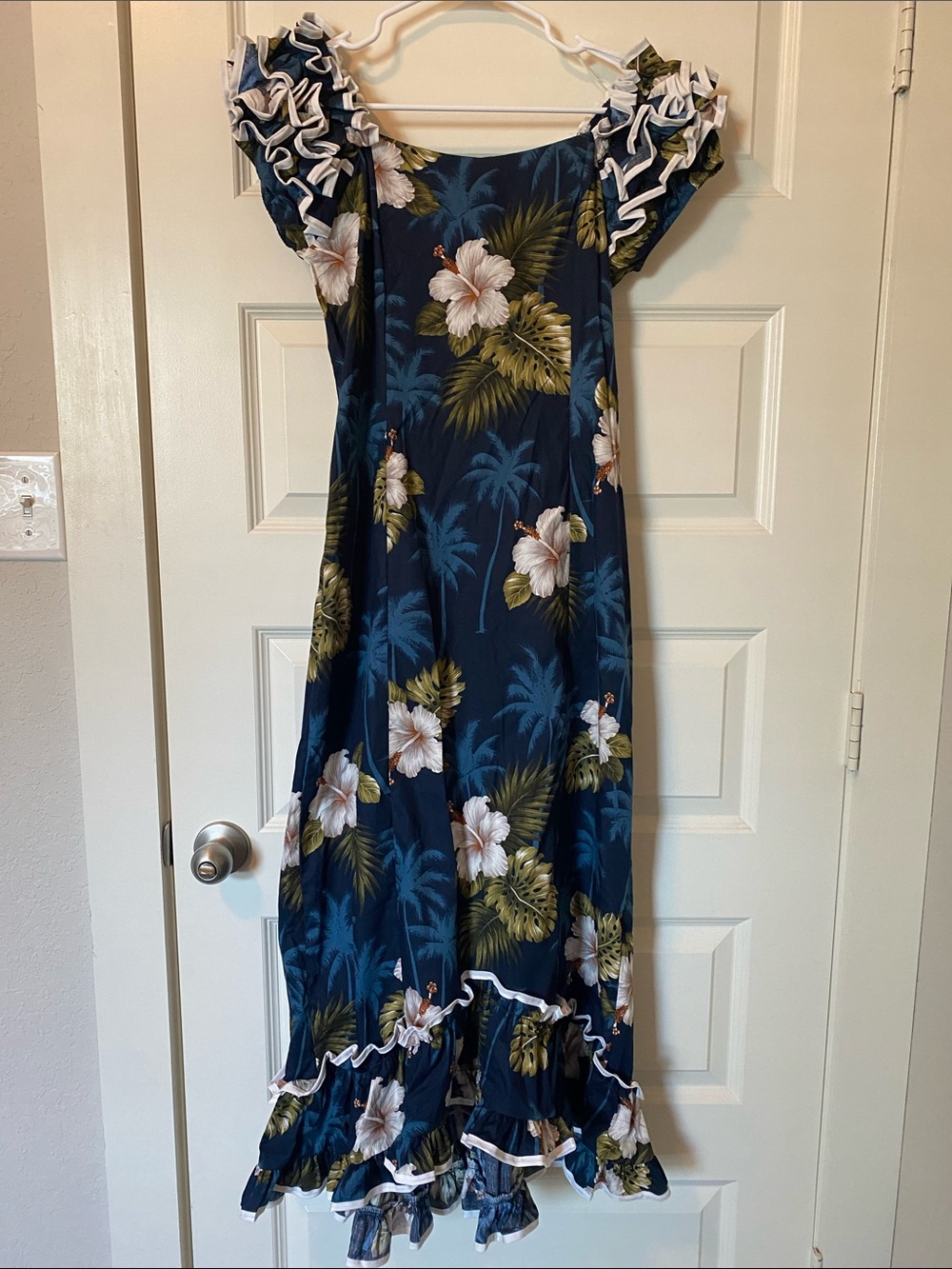Vintage Hawaiian Floral Maxi Dress with Ruffle Sleeves